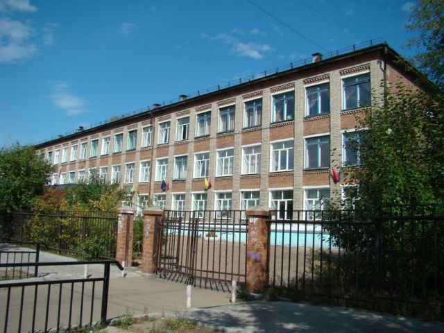 Современное здание школы